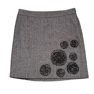 Ann TAYLOR LOFT Black & White Herringbone Flower Appliqué Skirt Size 2
